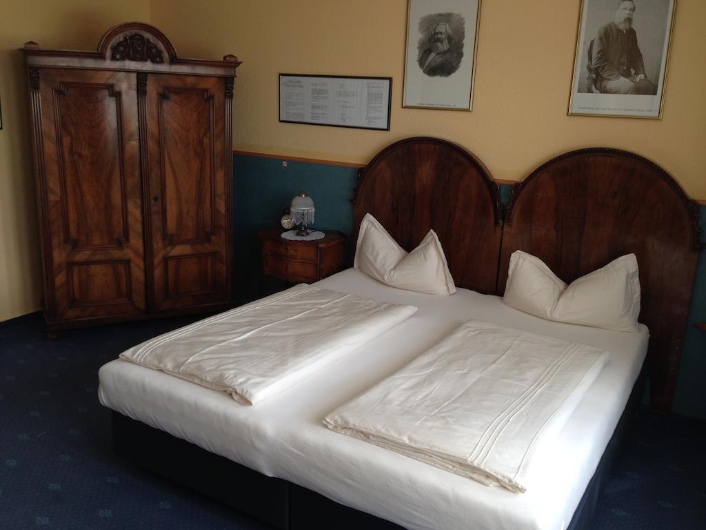 Hotel Am Bayrischen Platz Leipzig Room photo
